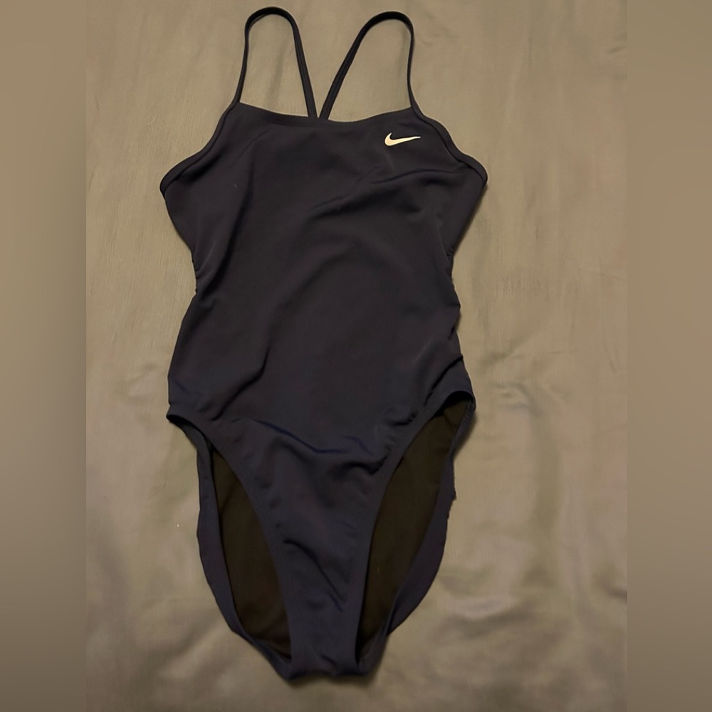 Nike hydrastrong one-piece swimsuit